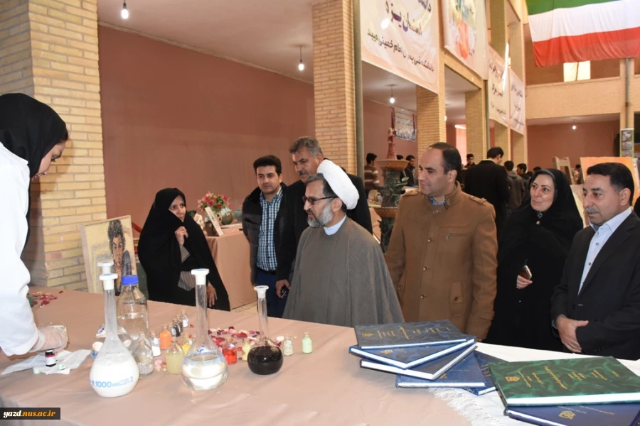 نمایشگاه دستاوردهای پژوهشی و کار آفرینی دانشجویان دانشگاه فنی و حرفه ای استان یزد
