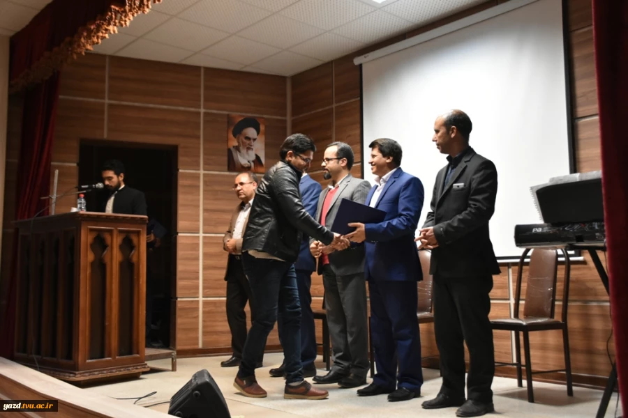 مراسم تجلیل از دانشجویان برتر  دانشکده فنی شهید صدوقی