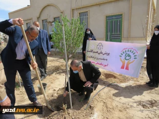 کاشت 135اصله درخت مثمروغیرمثمر به مناسبت روزدرختکاری وهفته منابع طبیعی در آموزشکده فنی دختران میبد
 6