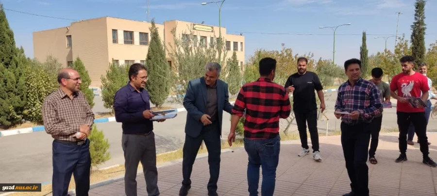 برگزاری مسابقه طناب کشی در آموزشکده فنی شهید مطهری تفت 7