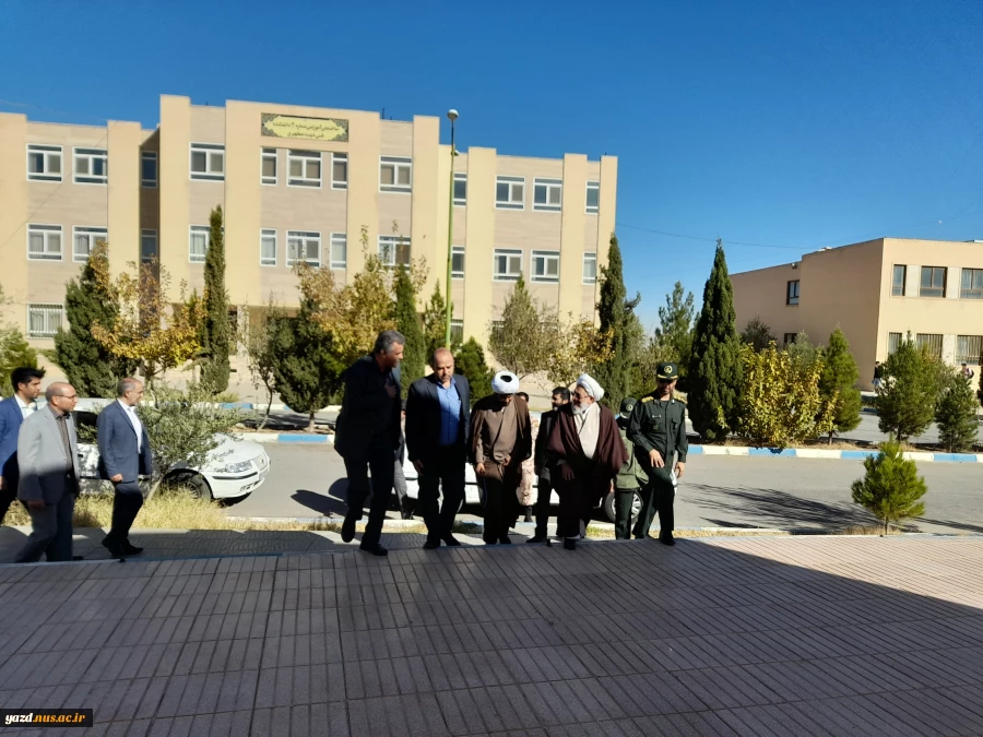 بازدید فرماندار و امام جمعه تفت از آموزشکده فنی شهید مطهری
 3