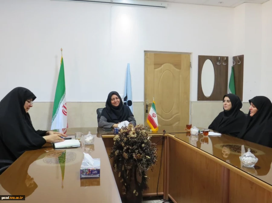 برگزاری جلسه با مشاوران آموزشکده فنی دختران میبد
 2
