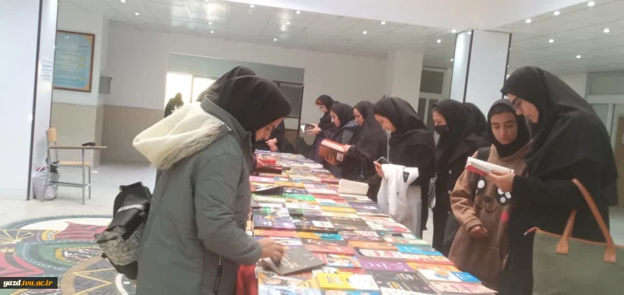 برگزاری نمایشگاه کتاب درآموزشکده فنی دختران میبد
 2