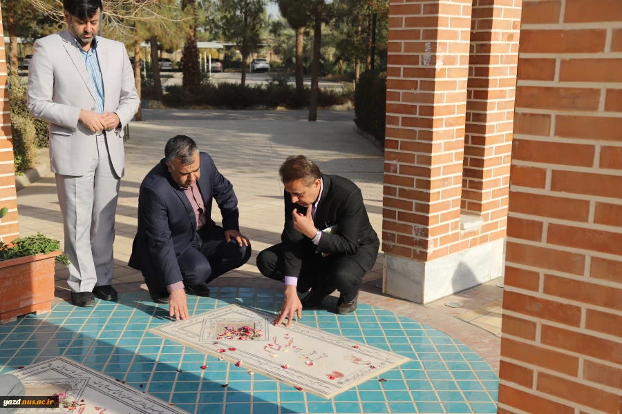 دکتر مهدی تقوایی مشاور عالی استاندار یزد به همراه جمعی از مسئولین استانی وشهرستانی ، از کارگاه ها و آزمایشگاه های آموزشکده فنی شهید بهشتی اردکان بازدید به عمل آورده و از نزدیک در جریان مسائل و مشکلات این آموزشکده قرار گرفتند. 3