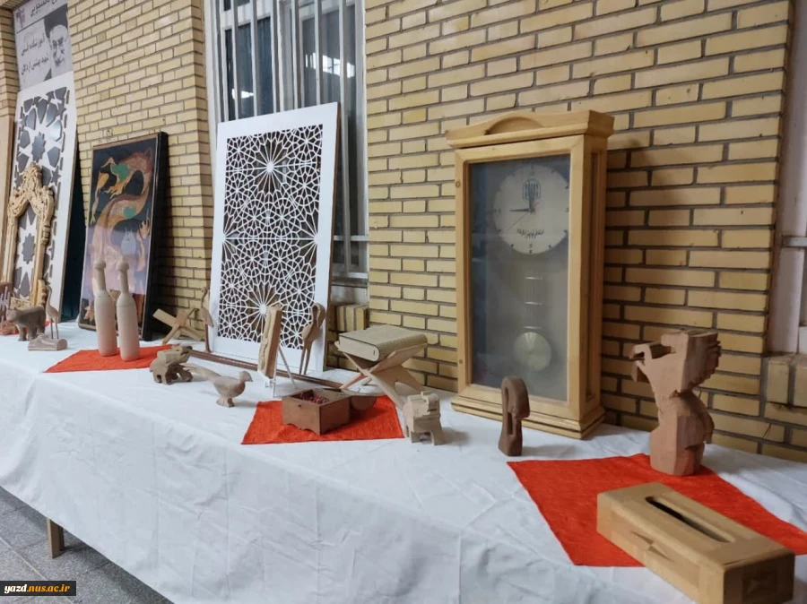 افتتاح نمایشگاه دائمی دست آوردهای دانشجویی آموزشکده شهید بهشتی اردکان به مناسبت هفته پژوهش با حضور دکتر تقوایی مشاور عالی استاندار ، دکتر محتشمی رییس دانشگاه فنی وحرفه ای یزد 17