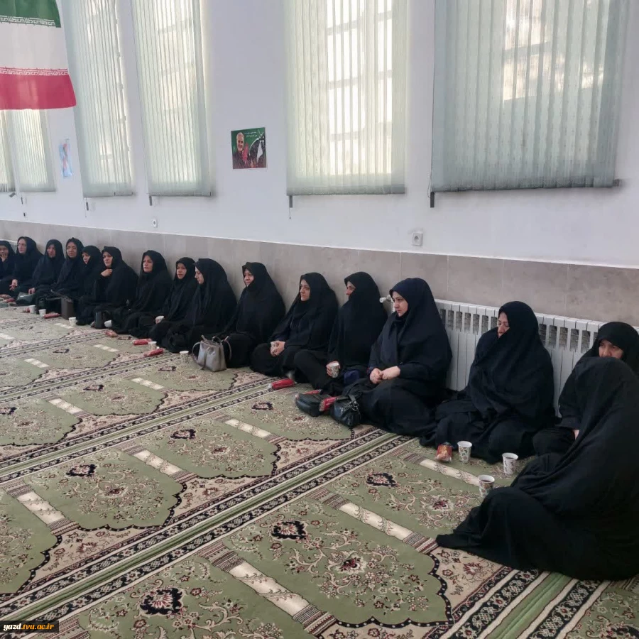 حضور کارمندان بسیجی در جلسه سخنرانی با حضور اقای سرهنگ اخوندی با موضوع دست اوردهای انقلاب
 2