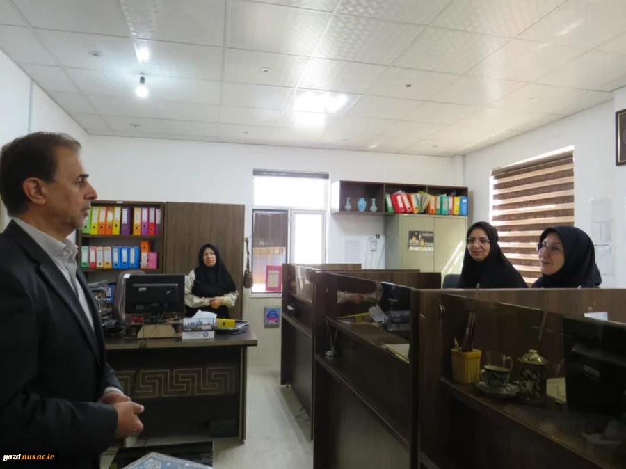 بازدید دکتر محتشمی ودکترمستقل چی از آموزشکده ملی مهارت دختران میبد
 4