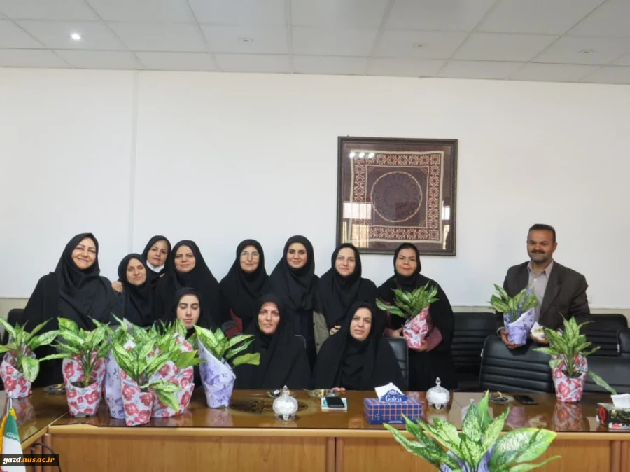 مراسم تکریم و تجلیل از بانوان شاغل در آموزشکده  ملی مهارت دختران میبد در سالروز میلاد حضرت زهرا (س) 
 4