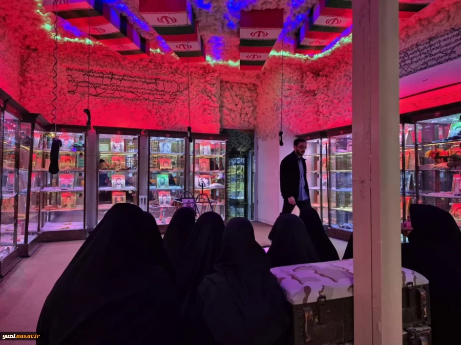 بازدید دانشجویان طراحی ودوخت آموزشکده ملی مهارت دختران میبدازموزه گنجینه شهدای اردکان 2