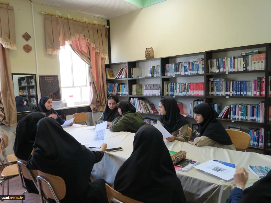 برگزاری نشست-بحث ومقایسه تطبیقی آثار دوهنرمند در آموزشکده ملی مهارت دختران میبد
 4