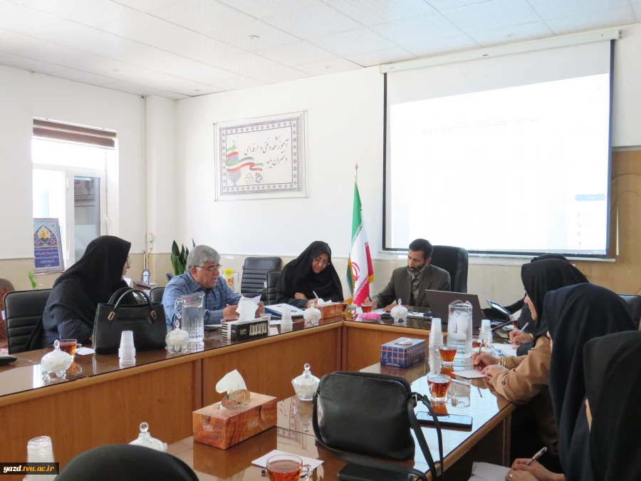 برگزاری جلسه با مدیران مدارس و هنرستان ها در آموزشکده ملی مهارت دختران میبد 4