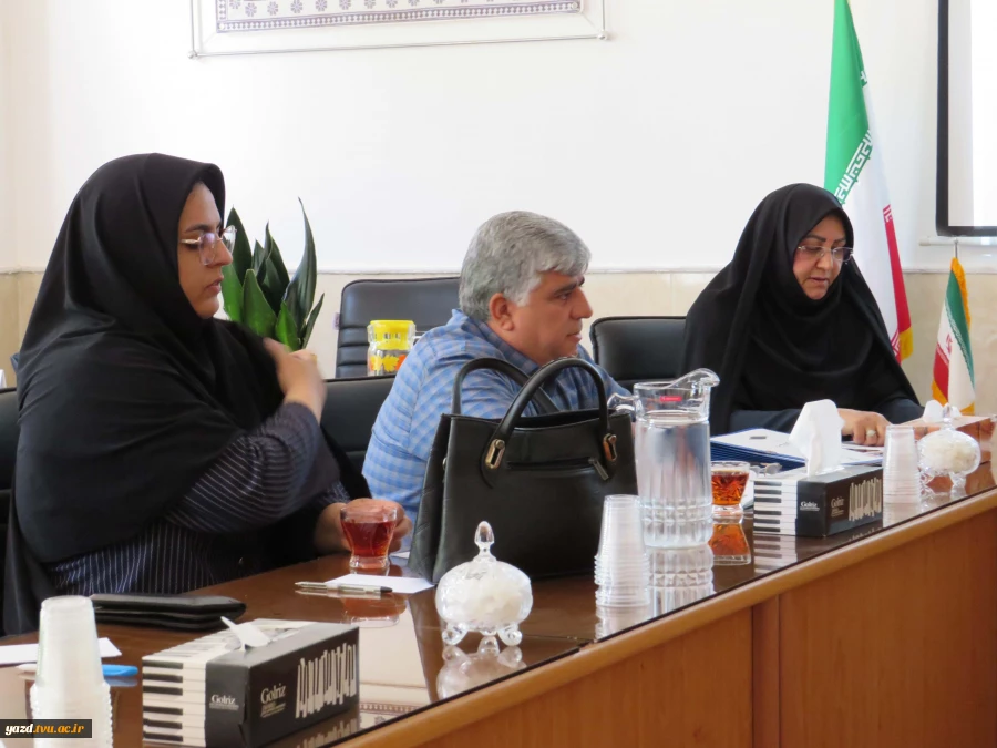 برگزاری جلسه با مدیران مدارس و هنرستان ها در آموزشکده ملی مهارت دختران میبد 6