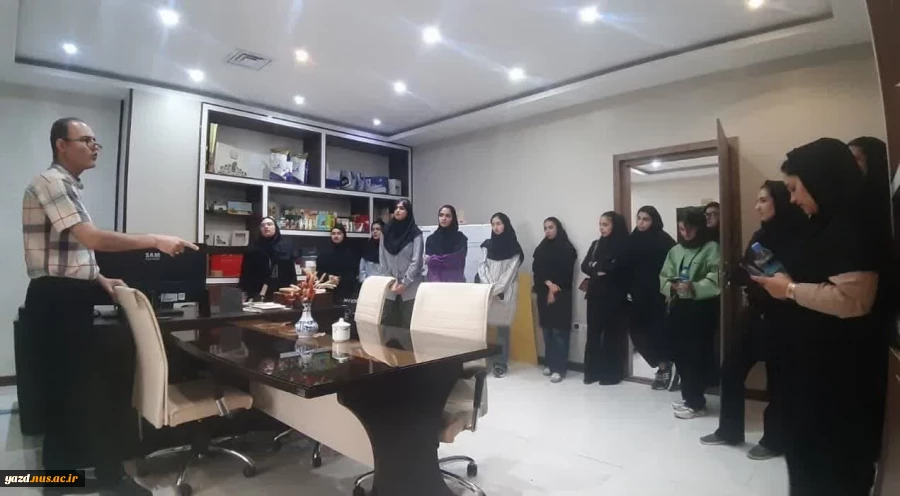 بازدیددانشجویان آموزشکده ملی مهارت دختران میبد از ساختمان گرافیک یزد
 2