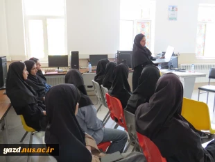 برگزاری سمینار با عنوان کارآفرینی در هنر با رویکرد هدفمندی وبرنامه محوری
 2