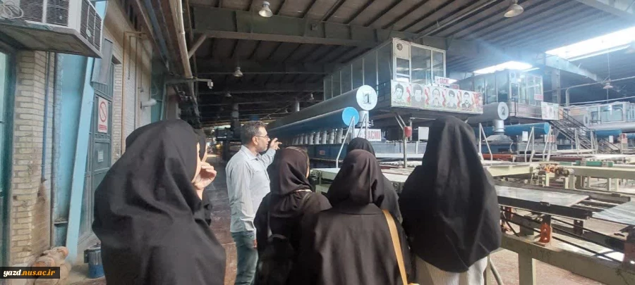 بازدید دانشجویان گرافیک آموزشکده ملی مهارت دختران میبد از شرکت کاشی گلچین میبد
 4