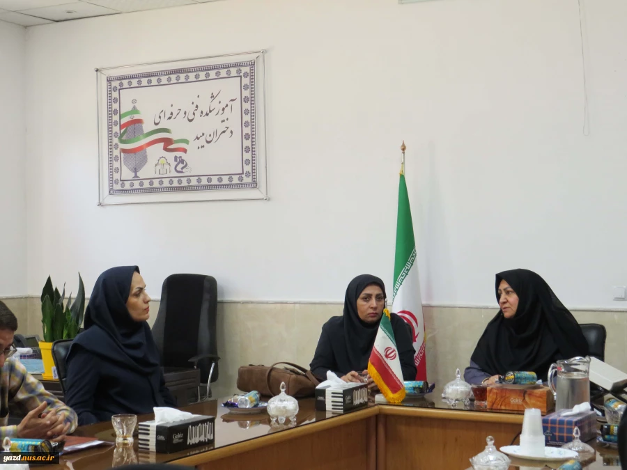 برگزاری جلسه ی مالی در آموزشکده ملی مهارت دختران میبد
 4